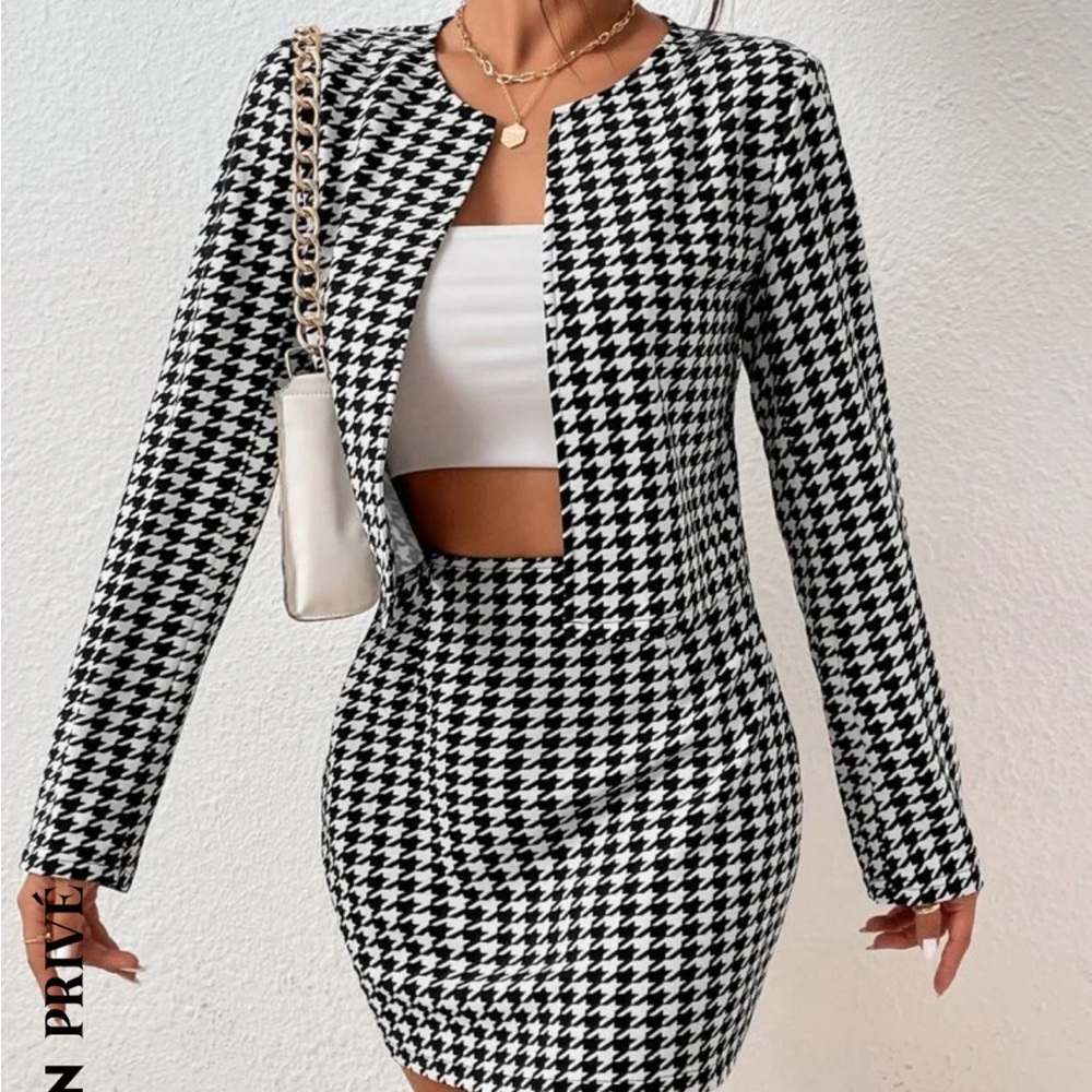 Stylish Black and White Houndstooth Skirt